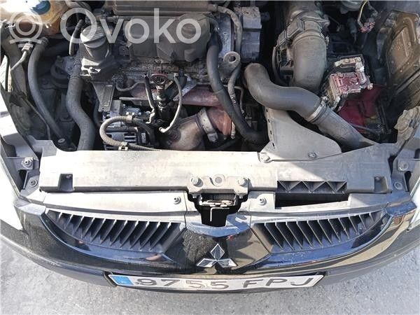 Mitsubishi Colt Верхняя часть панели радиаторов (телевизора) 