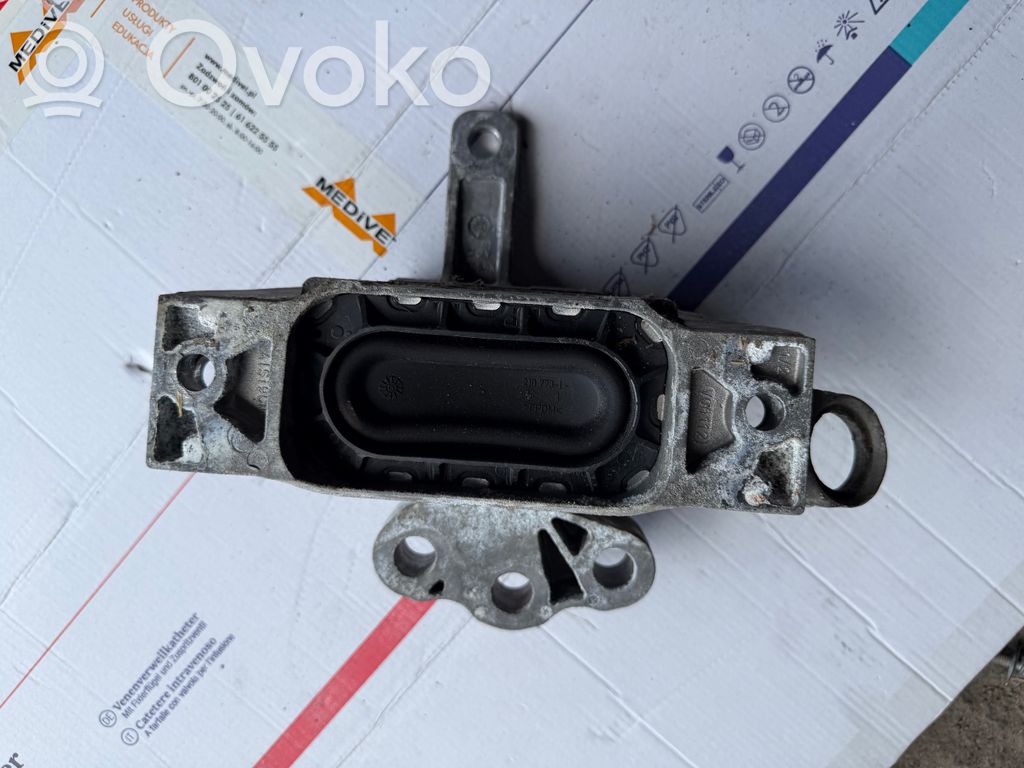 Opel Insignia A Engine mount bracket 