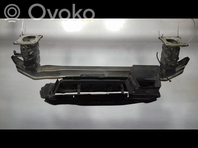 Ford Focus Apatinė dalis radiatorių panelės (televizoriaus) 