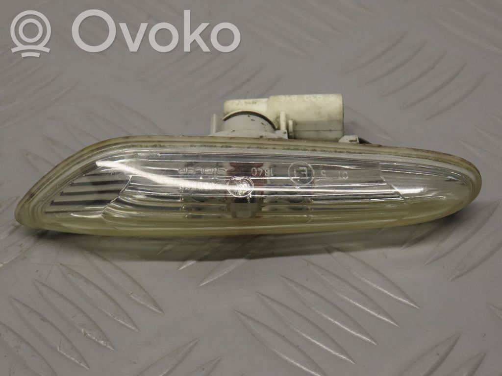 Front fender indicator light   63137253326
