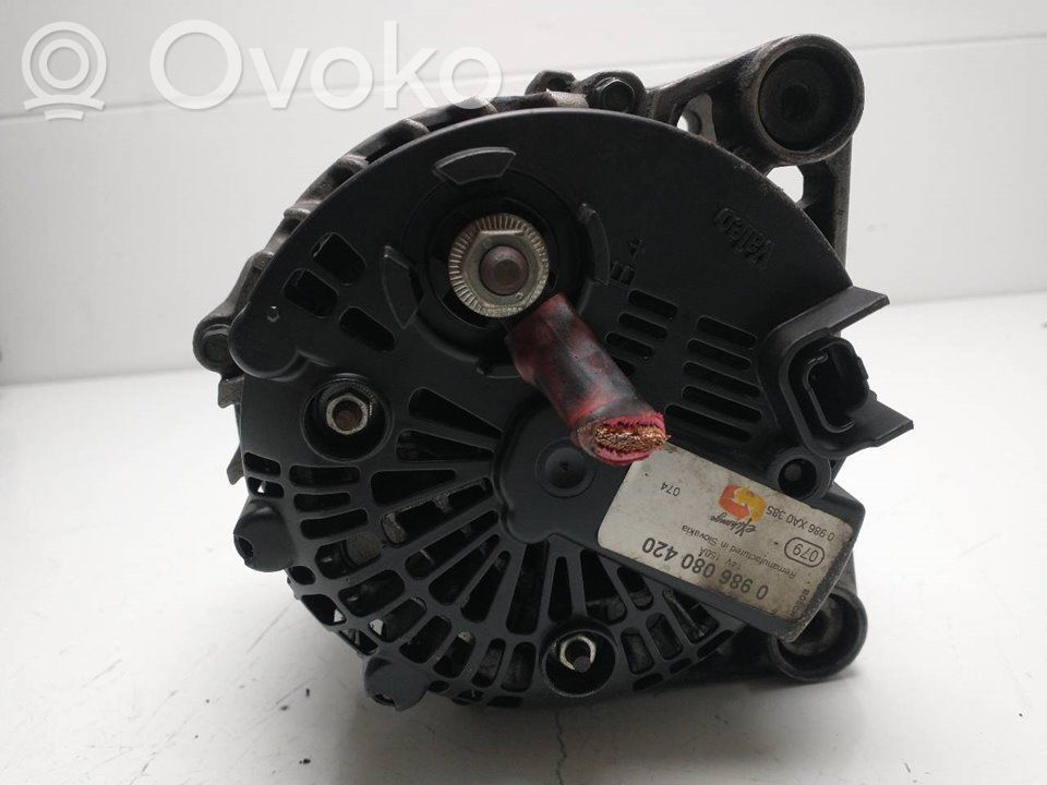 Opel Vivaro Generator/alternator 