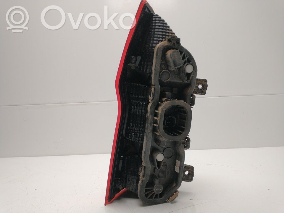 Rear/tail lights   17436F