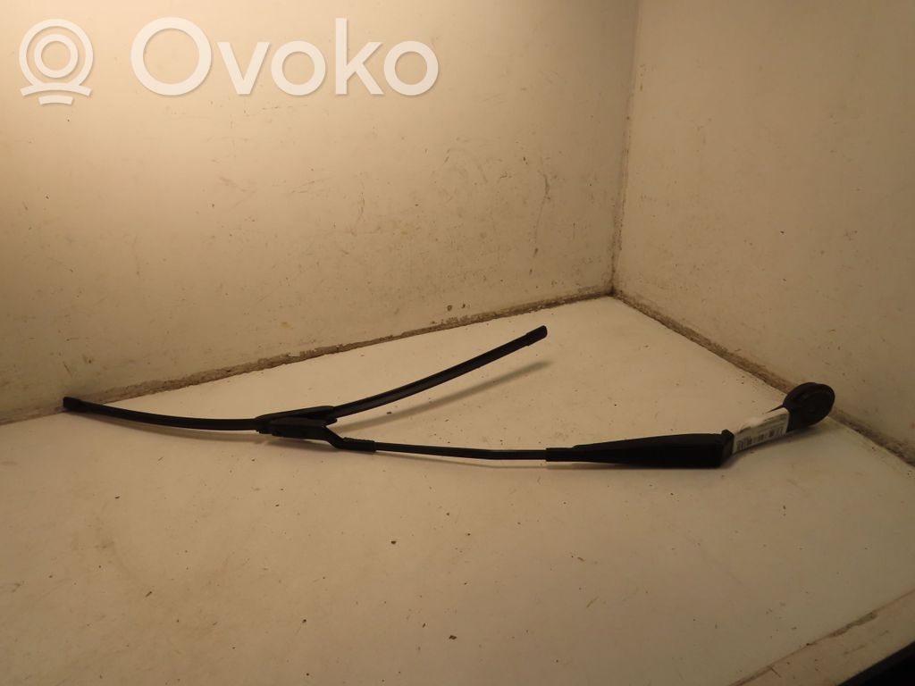 Front wiper blade arm   1868602