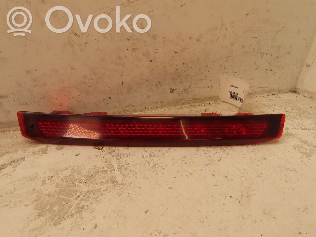 Kolmas/lisäjarruvalo   2480360