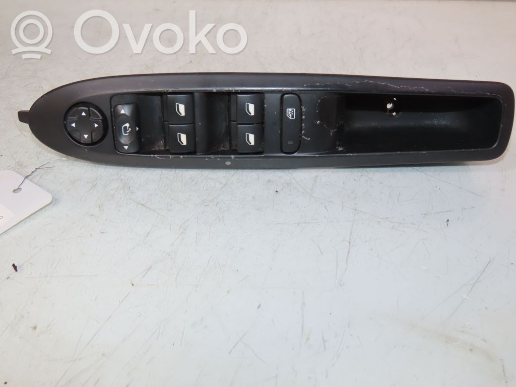 Electric window control switch   6490JV