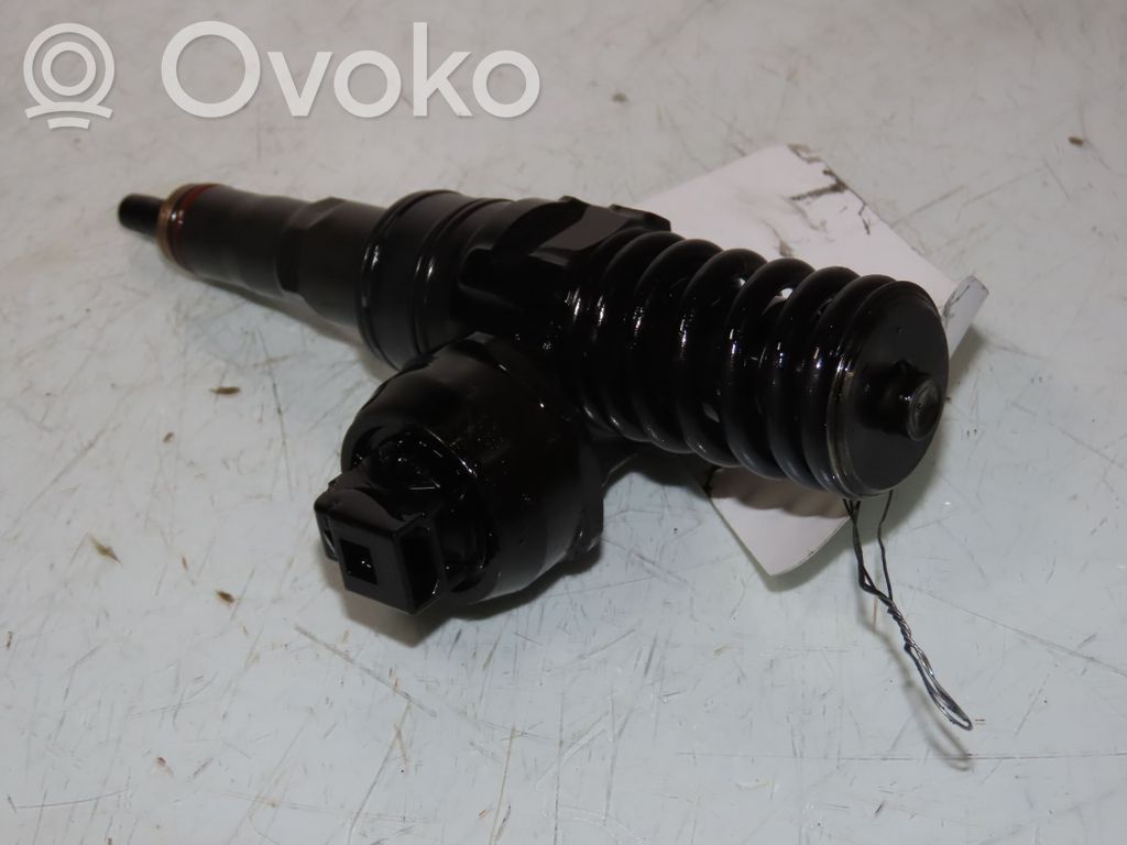 Volkswagen Golf V Inyector de combustible 