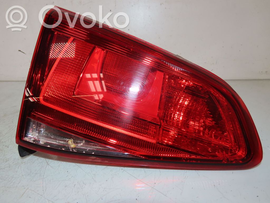 Lampy tylnej klapy bagażnika   5G0945307D