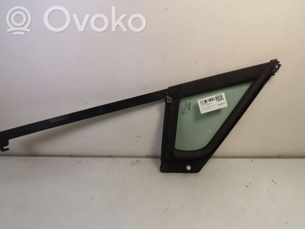 Renault Clio IV Rear side window 