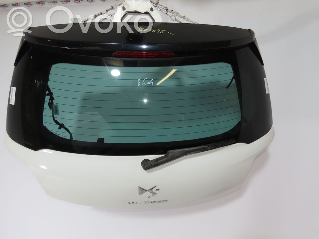 Couvercle de coffre   8701CE