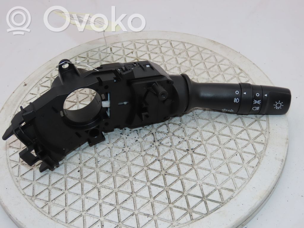 Suuntavilkun vipu   937131W100CA