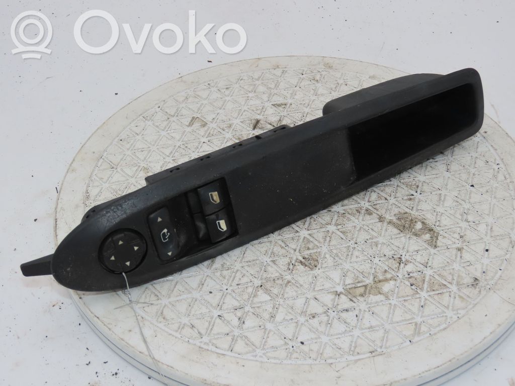 Electric window control switch   6490SR