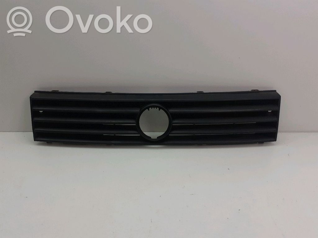 Volkswagen Polo II 86C 2F Maskownica / Grill / Atrapa górna chłodnicy 