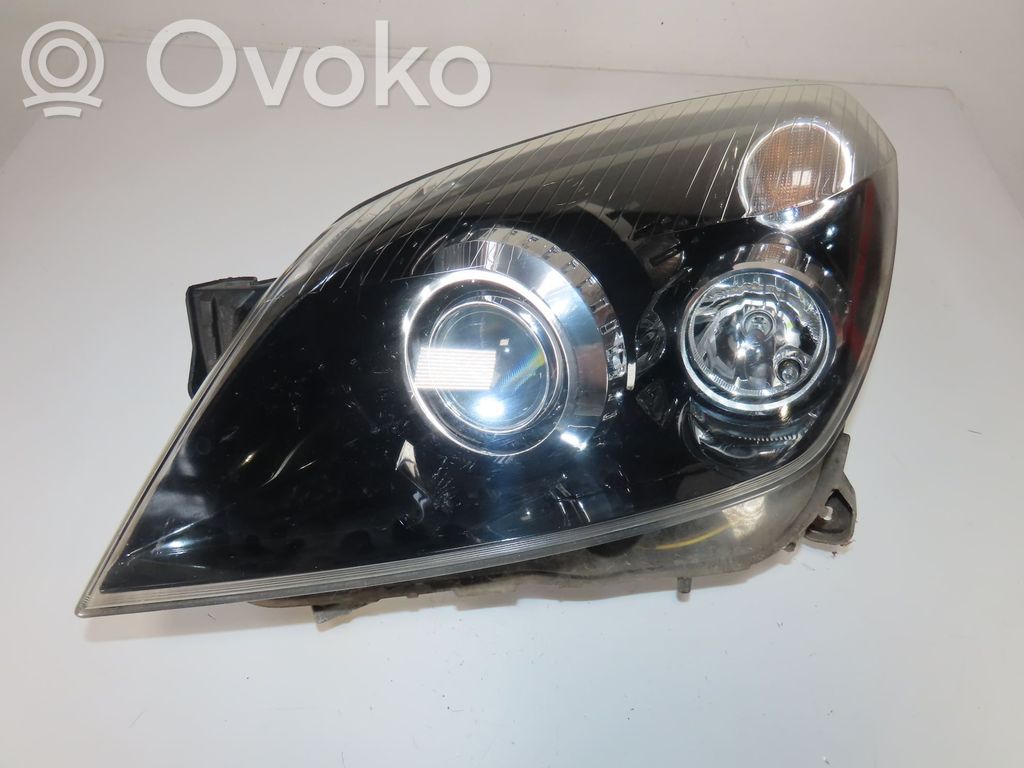 Opel Astra H Lampa przednia 
