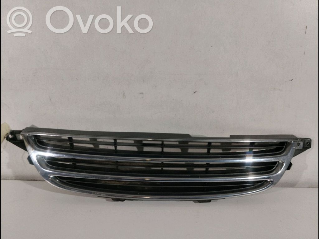 Toyota Avensis T220 Maskownica / Grill / Atrapa górna chłodnicy 