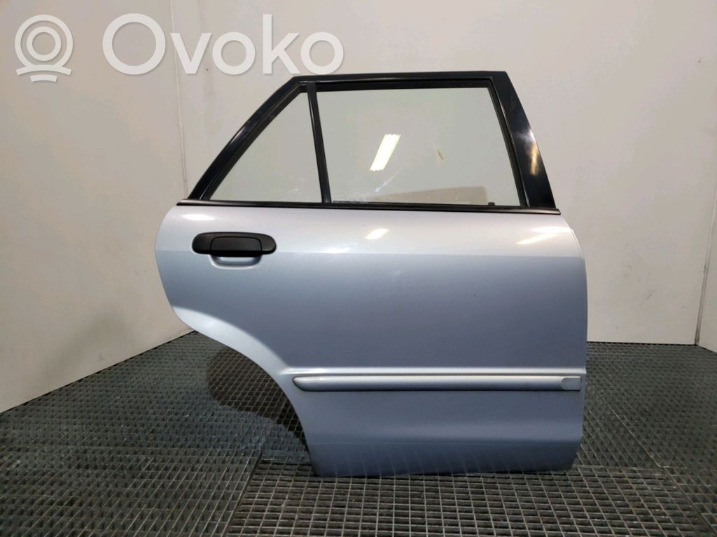 Mazda 323 F Puerta trasera 