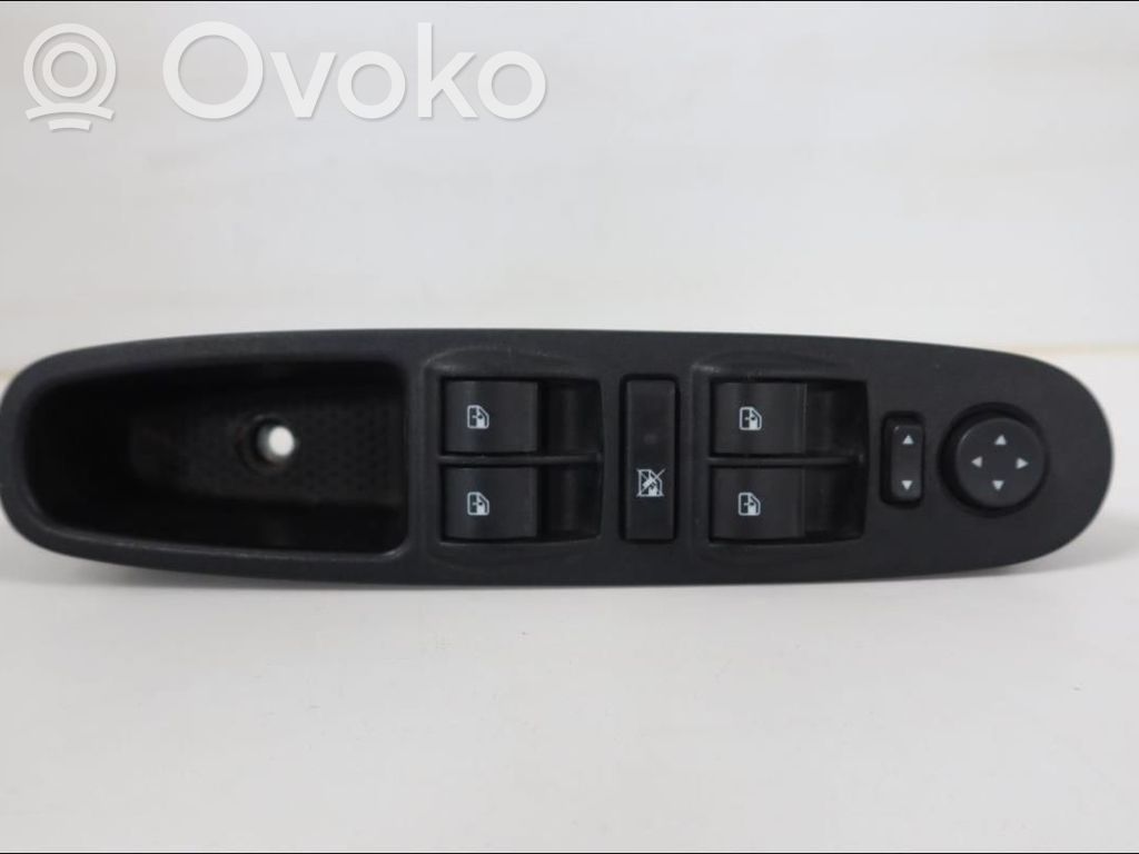 Lancia Ypsilon Electric window control switch 