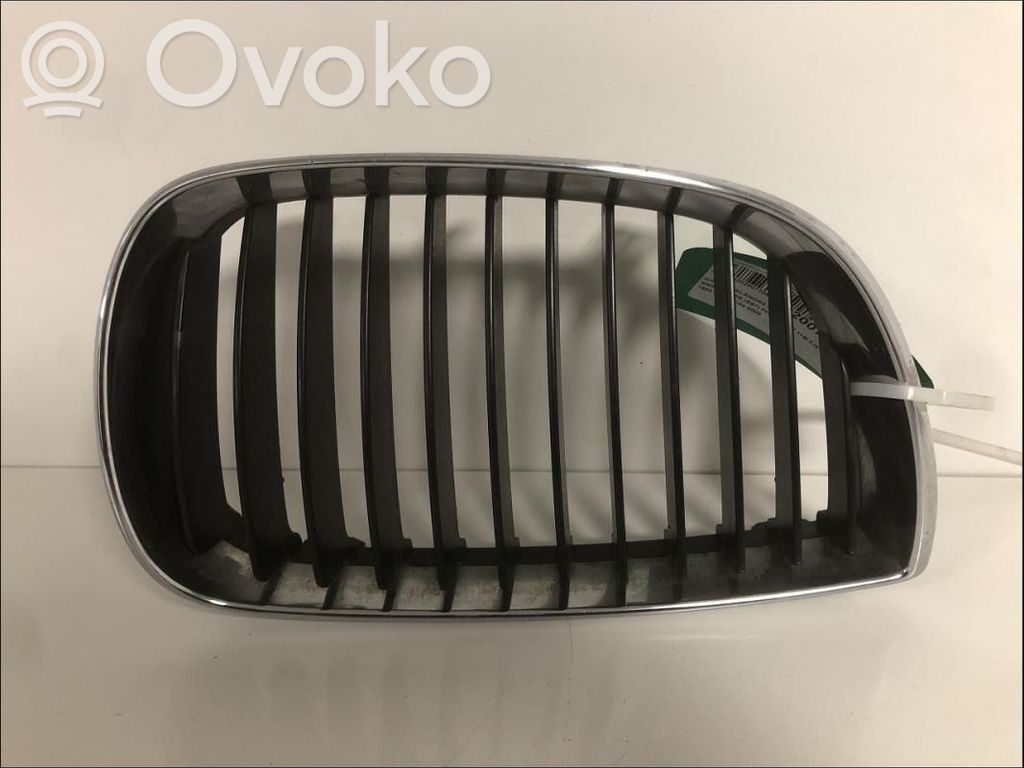BMW 1 E81 E87 Grotelės viršutinės 