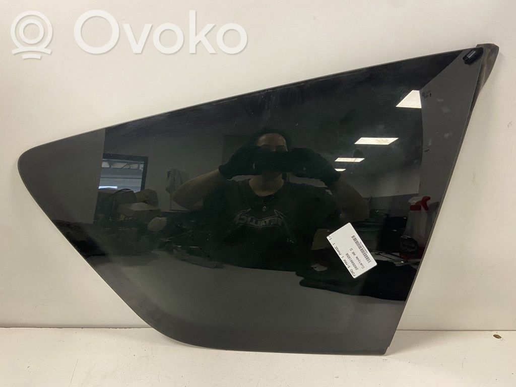 Vidrio lateral trasero   1673346