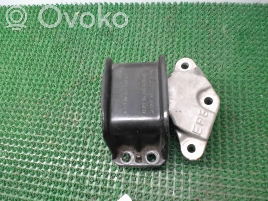 Engine mount bracket   1839H0