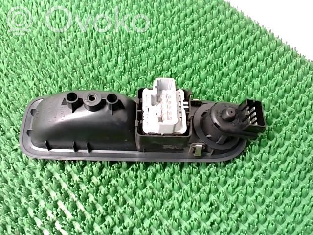 Electric window control switch   8200214939