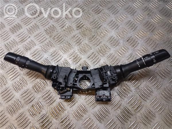 Toyota Prius (NHW20) Interruttore/pulsante di controllo multifunzione