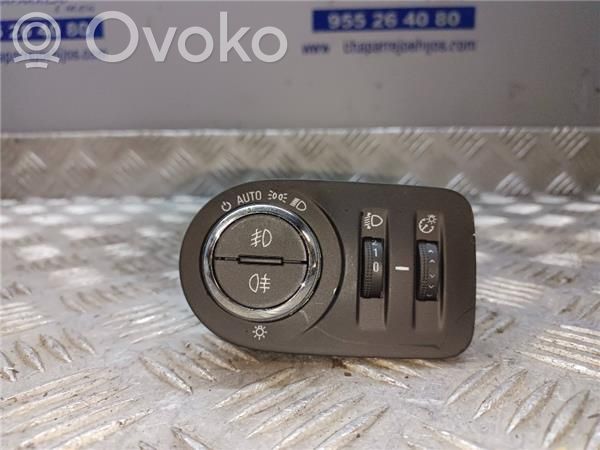 Light switch   13470446