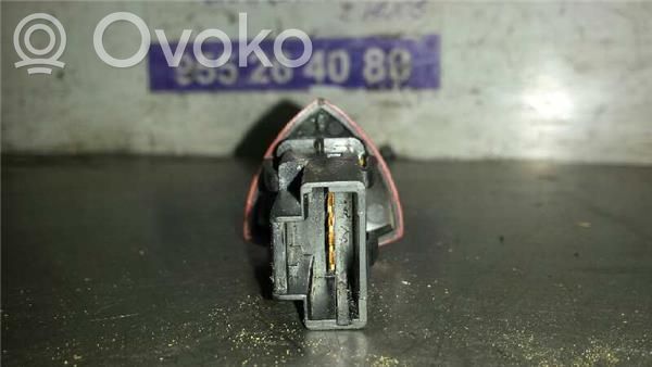 Botón interruptor de luz de peligro   442724B
