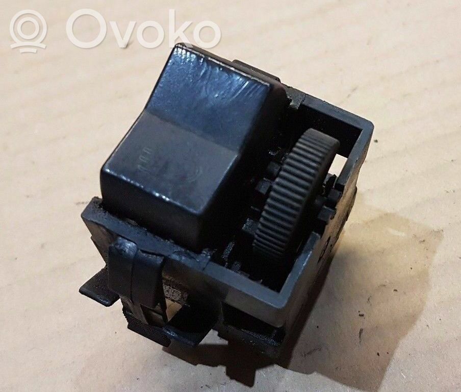 Volkswagen Golf I Interruptor de luz 