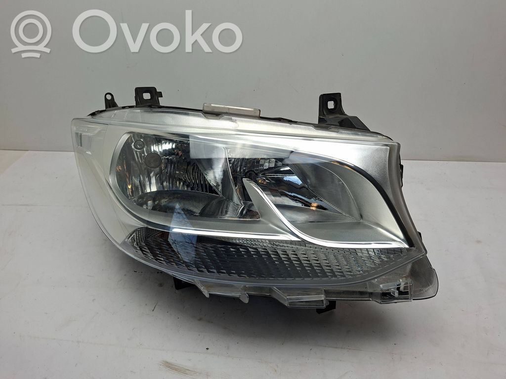 Mercedes-Benz Sprinter W907 W910 Lampa przednia 