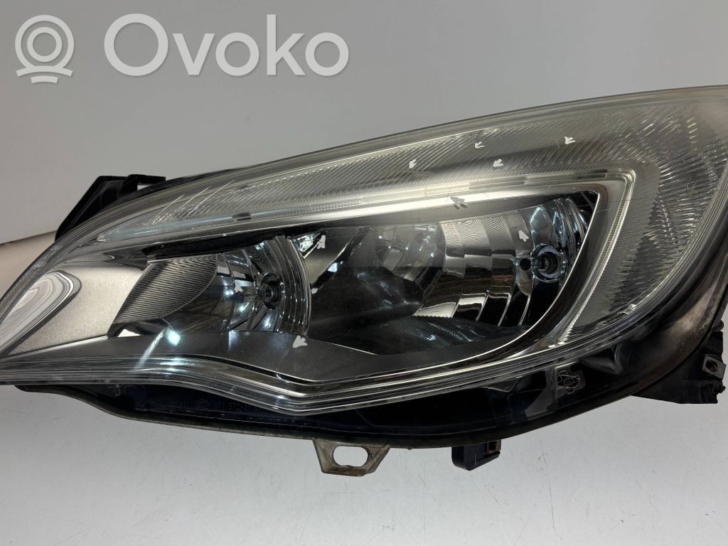 Opel Astra H Lampa przednia 