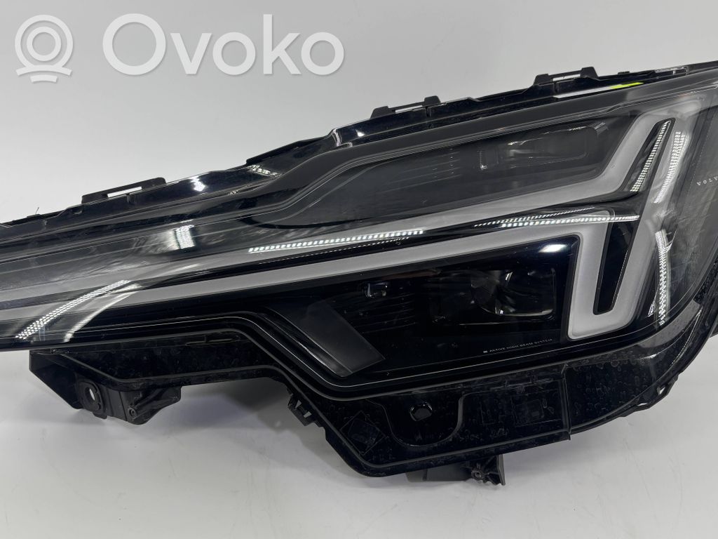 Volvo XC90 Lampa przednia 