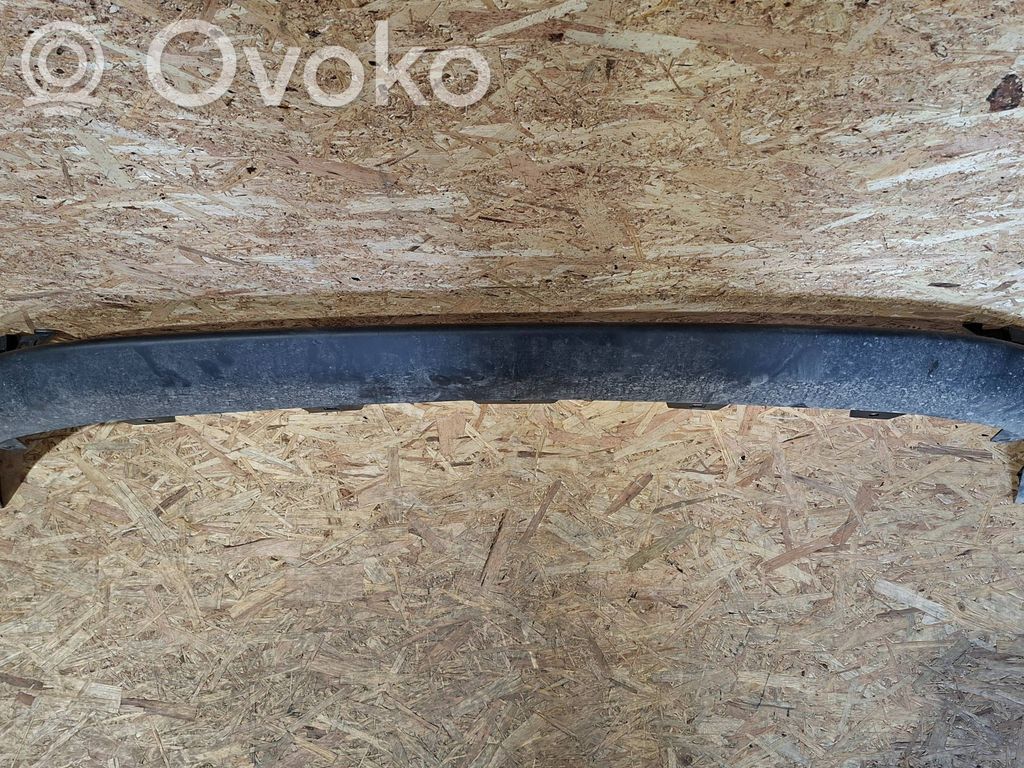 Tesla Model Y Juniper Etupuskurin reuna 