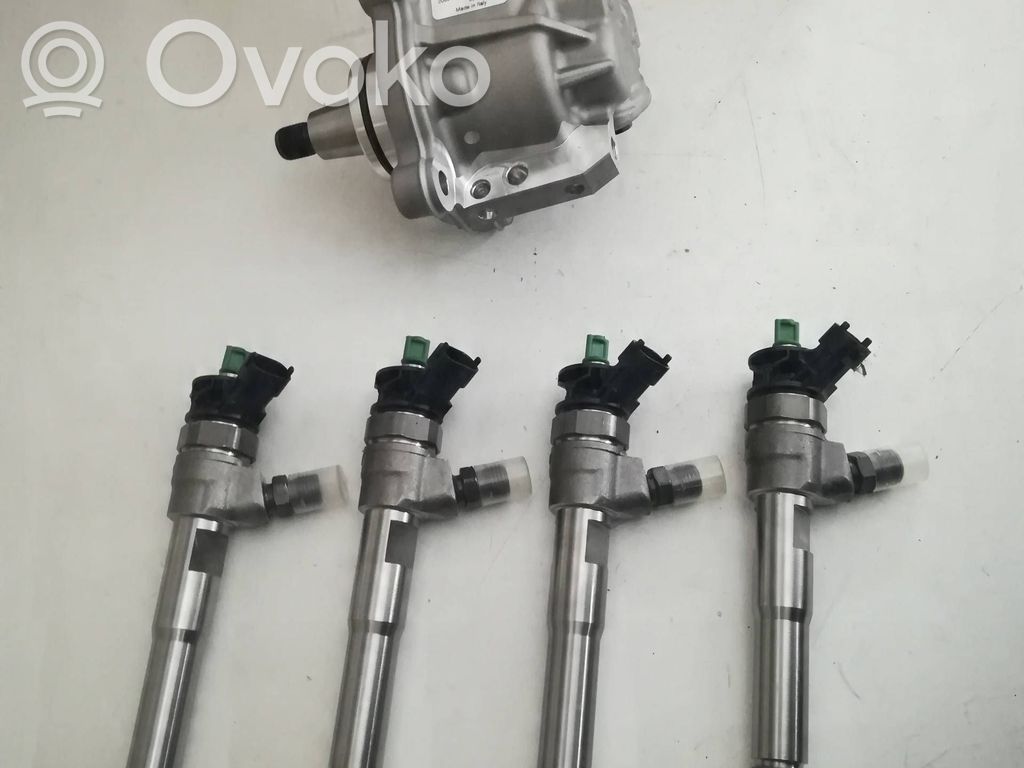 Renault Trafic III (X82) Injector combustibil 