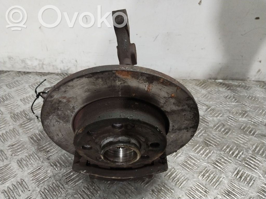Opel Corsa C Zwrotnica koła przedniego 