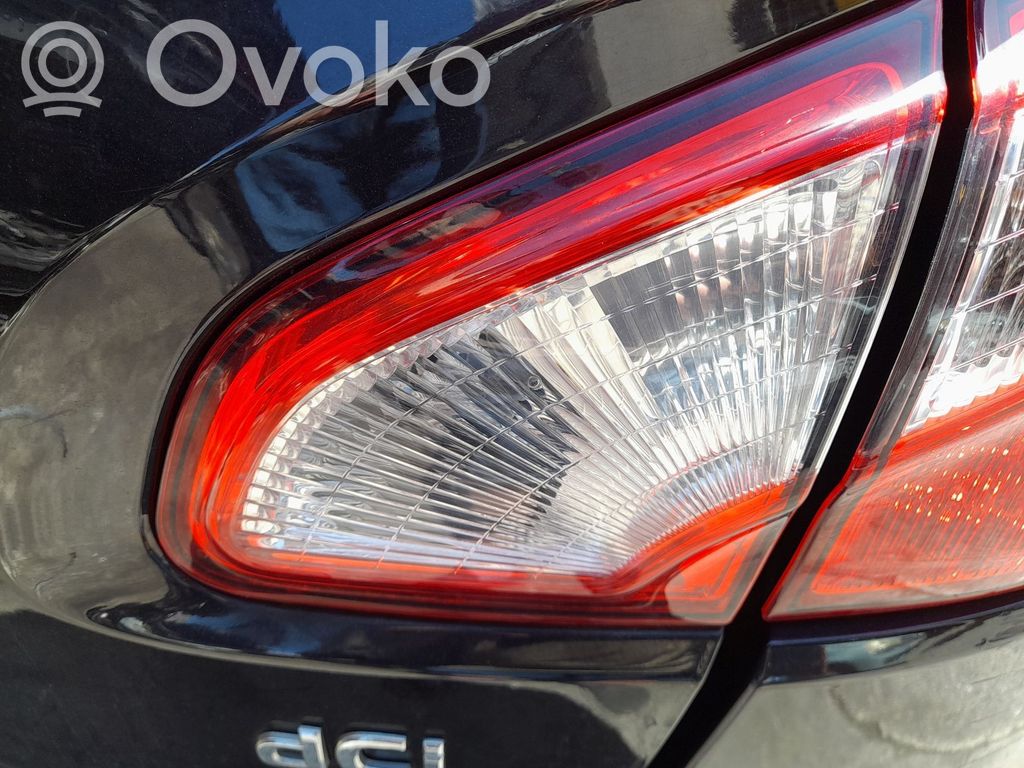 Nissan Qashqai Lampy tylnej klapy bagażnika 