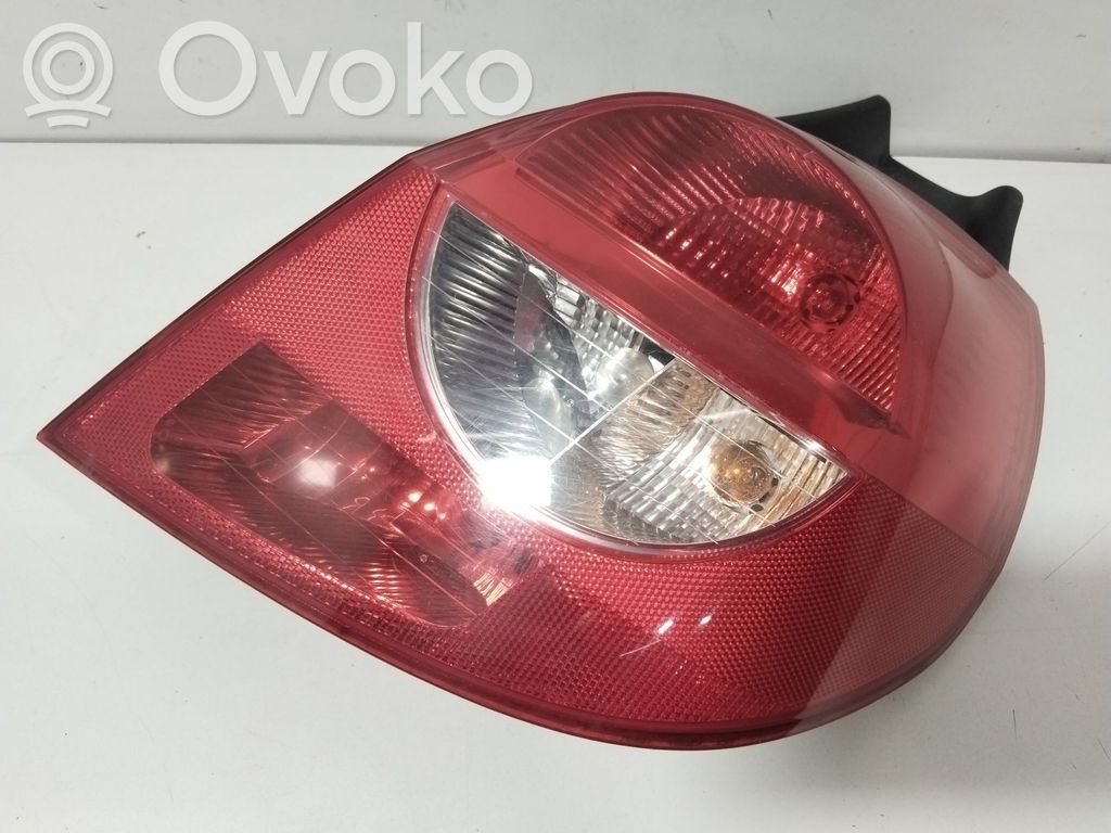 Renault Clio III Luci posteriori 