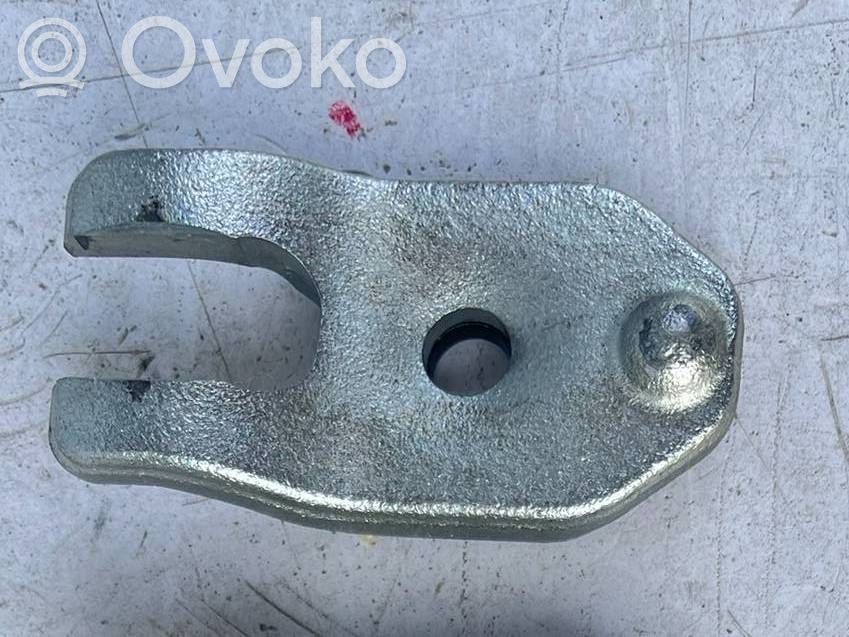 Abrazadera del inyector de combustible   6H1000S0