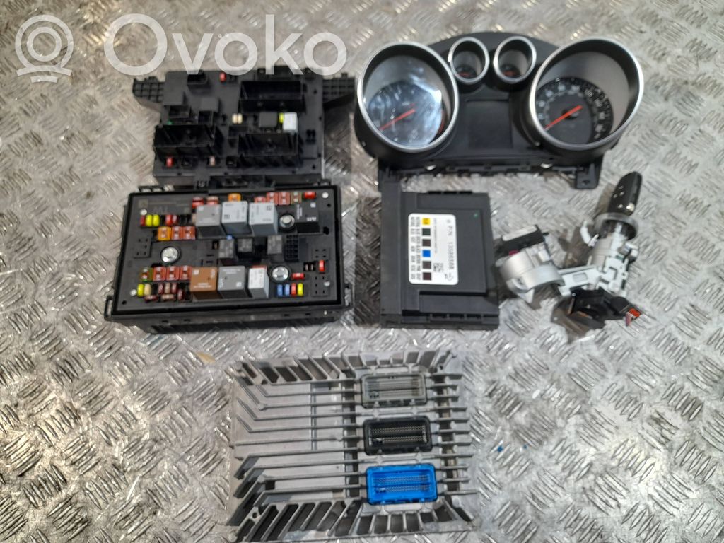 Vauxhall Astra J Engine ECU kit and lock set 
