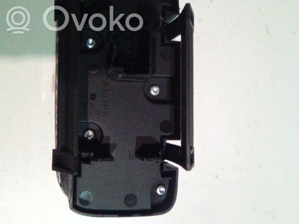 Light switch   8A6T13A024