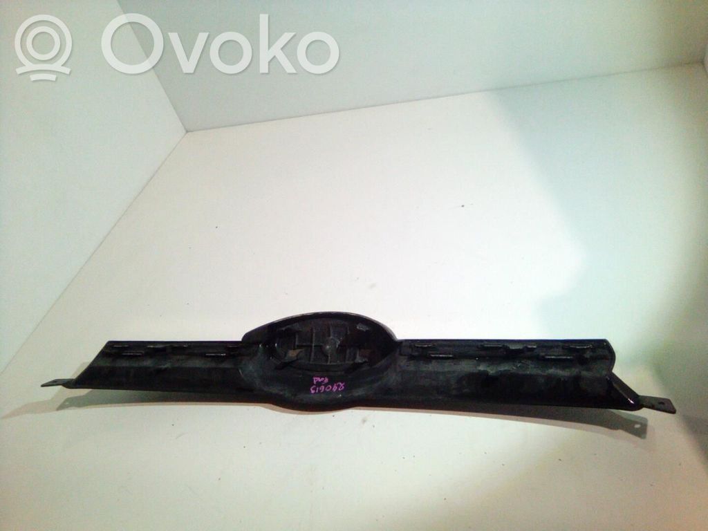 Front grill   2048467