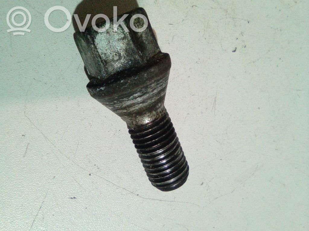 Opel Vectra C Mutterit/pultit 