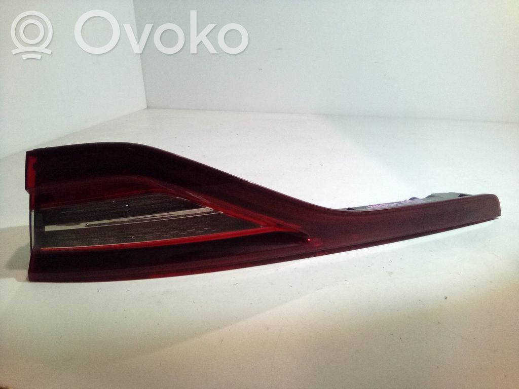 Renault Megane IV Tailgate rear/tail lights 