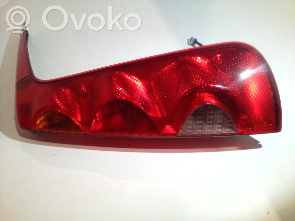Nissan Note (E11) Galinis žibintas kėbule 