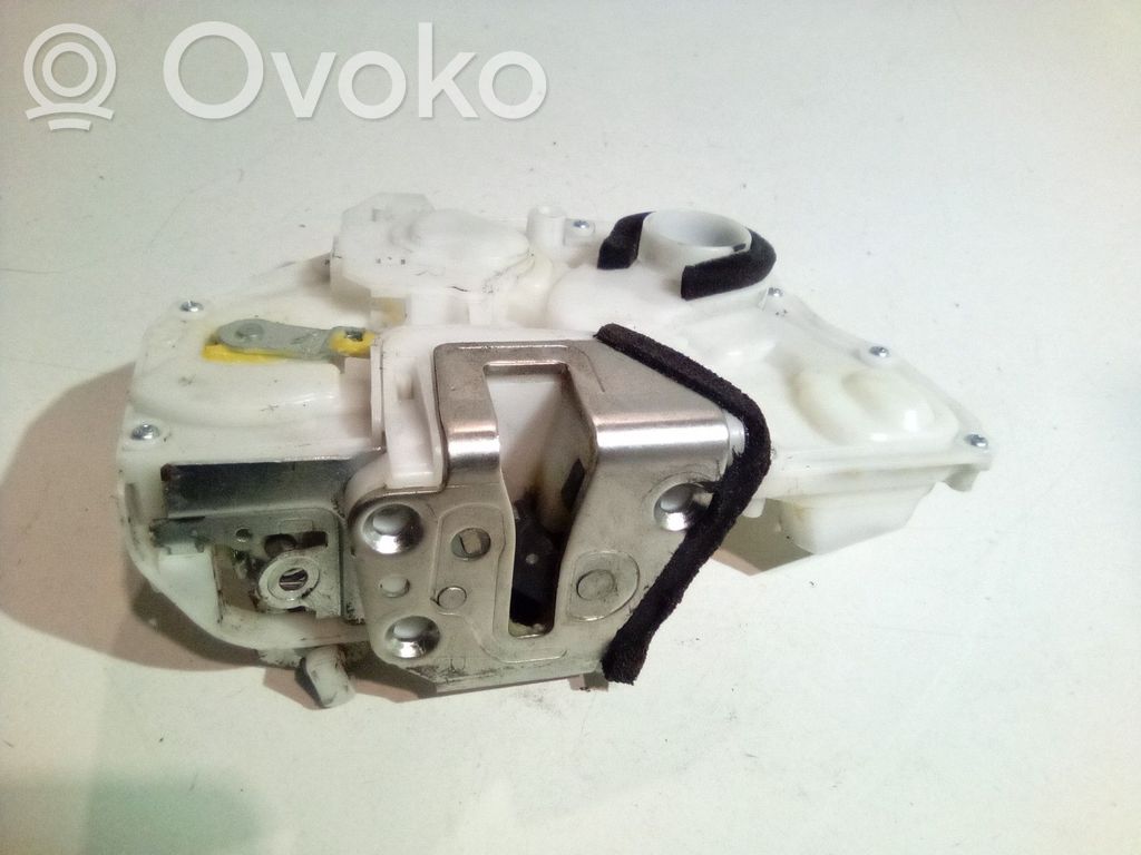 Suzuki SX4 Priekšpusē slēdzene 