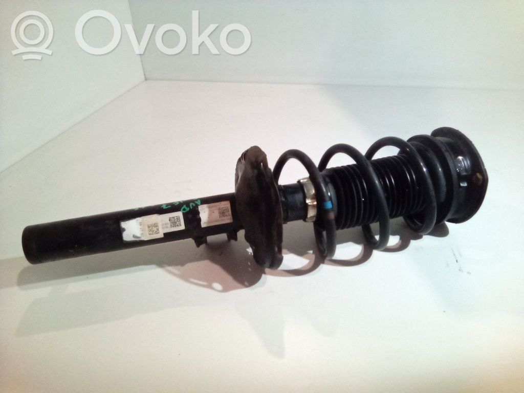 Volkswagen Golf VII Amortyzator osi przedniej ze sprężyną 