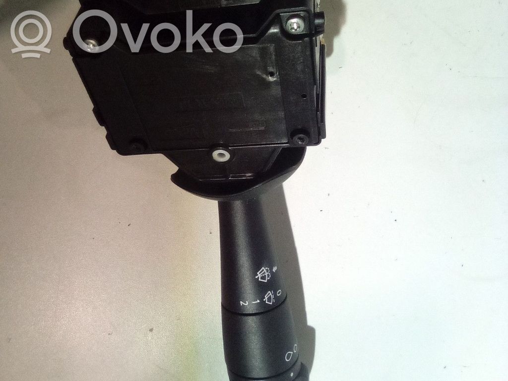 Renault Twingo III Pyyhkijän vipu 