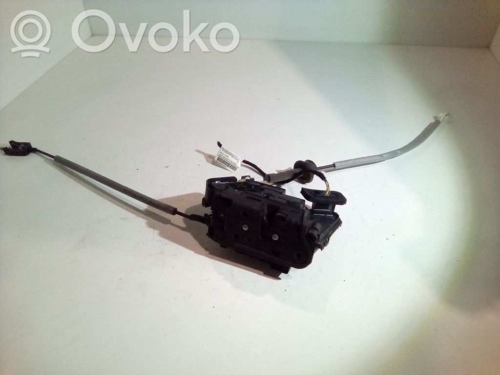 Priekšpusē slēdzene   5TB837016E