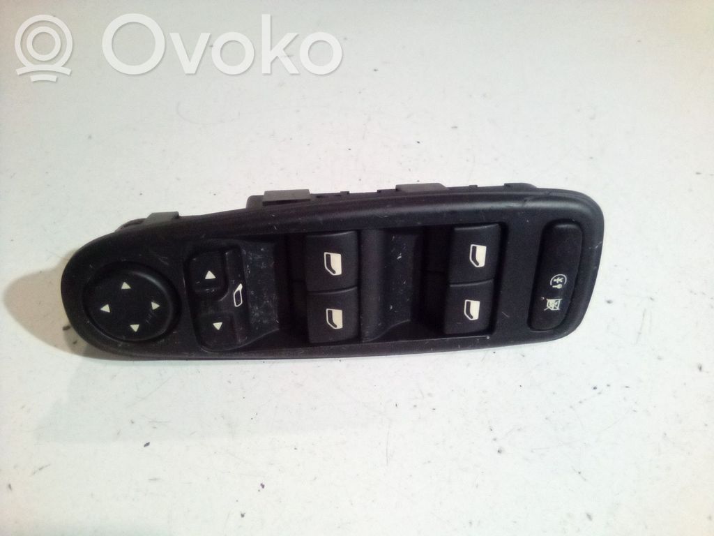 Citroen C4 I Picasso Electric window control switch 