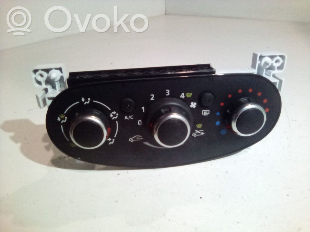 Dacia Duster Climate control unit 
