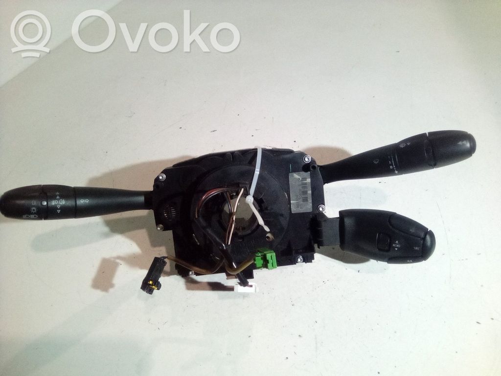 Peugeot 207 Interruptor/palanca de limpiador de luz de giro 
